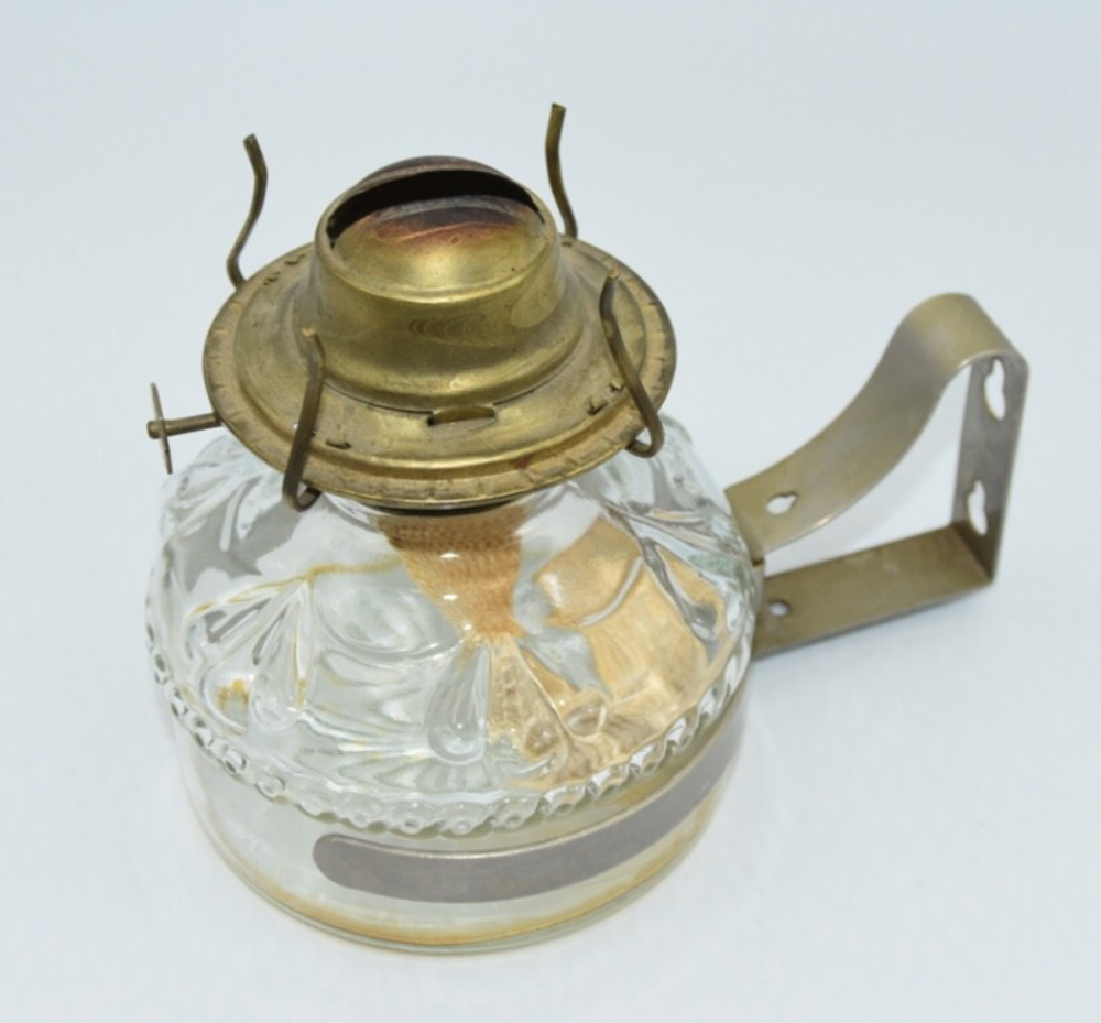 Antique Eagle Thick Glass Oil / Kerosene Lantern Lamp